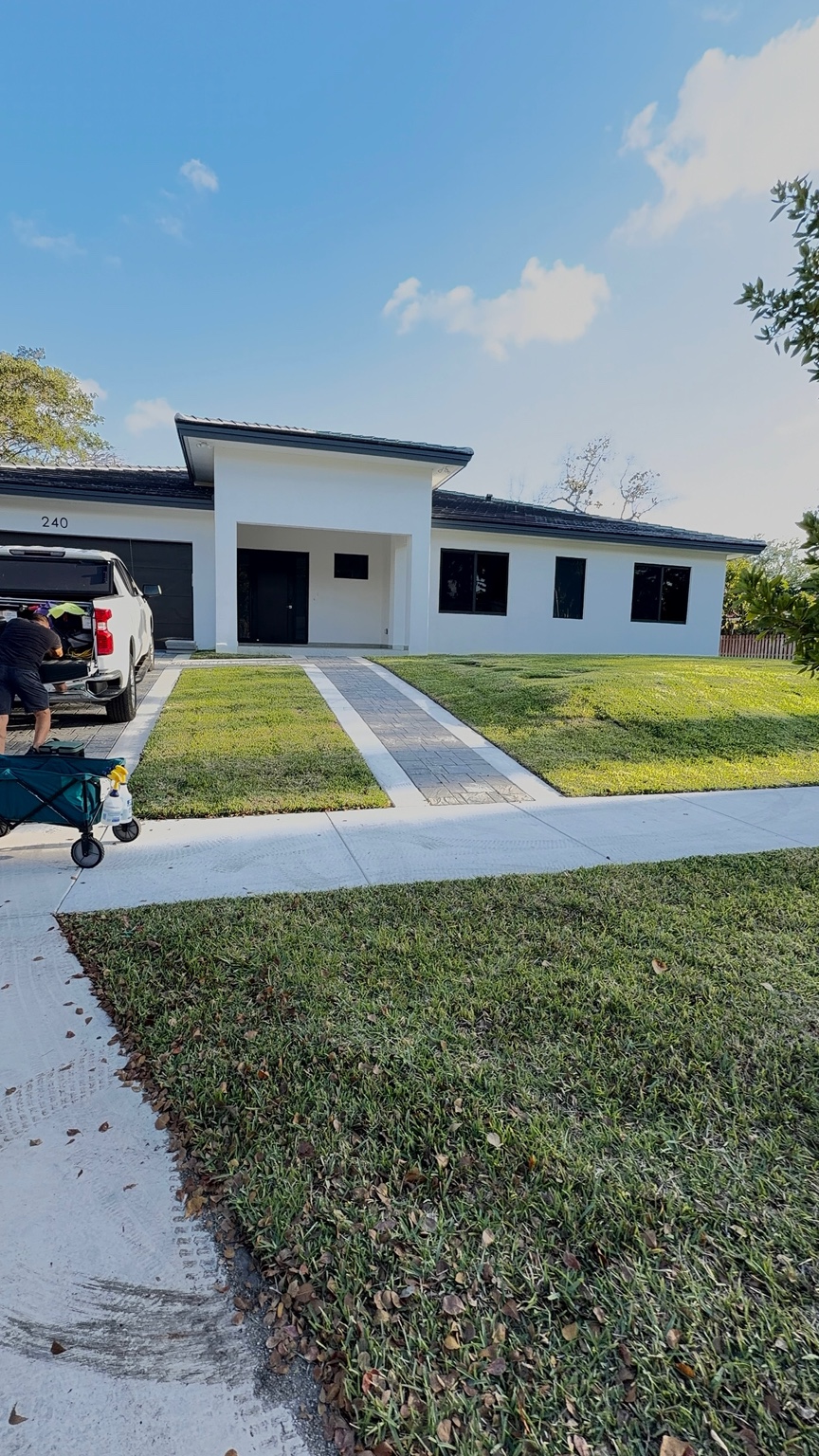 South Florida home with window tint service